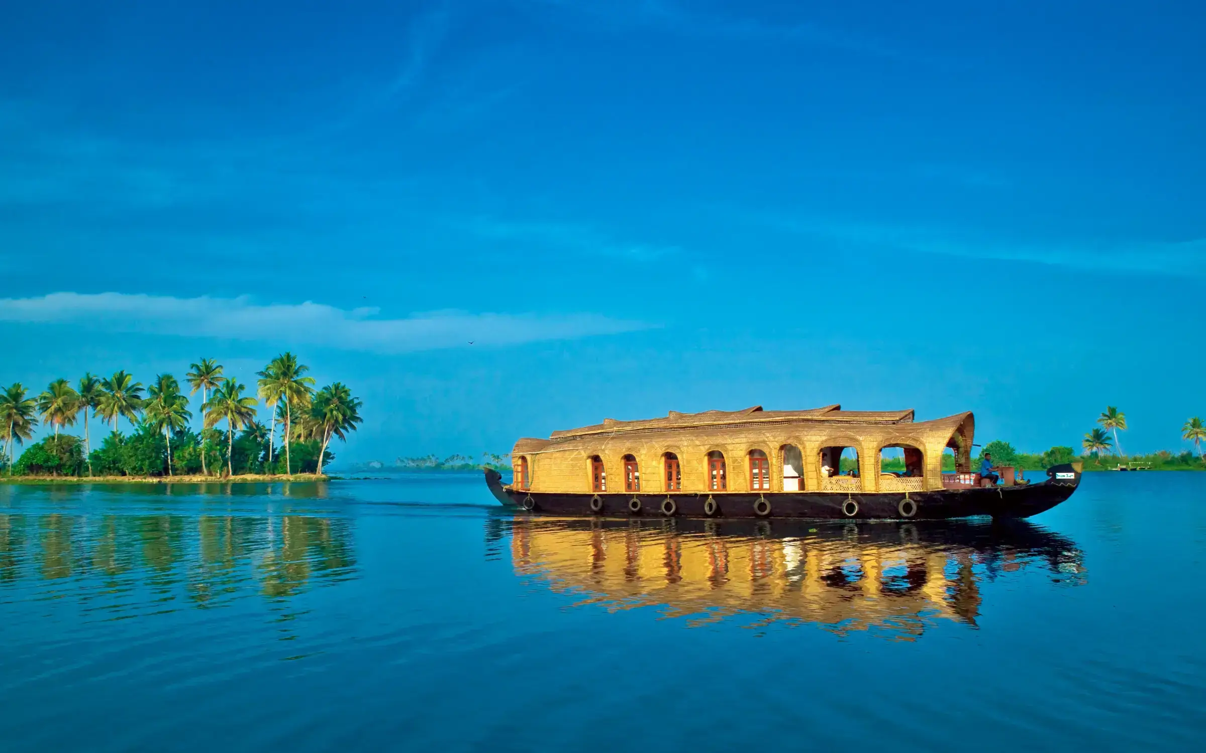 Discover Kerala: A Journey Through Backwaters, Hills and Natural Beauty
